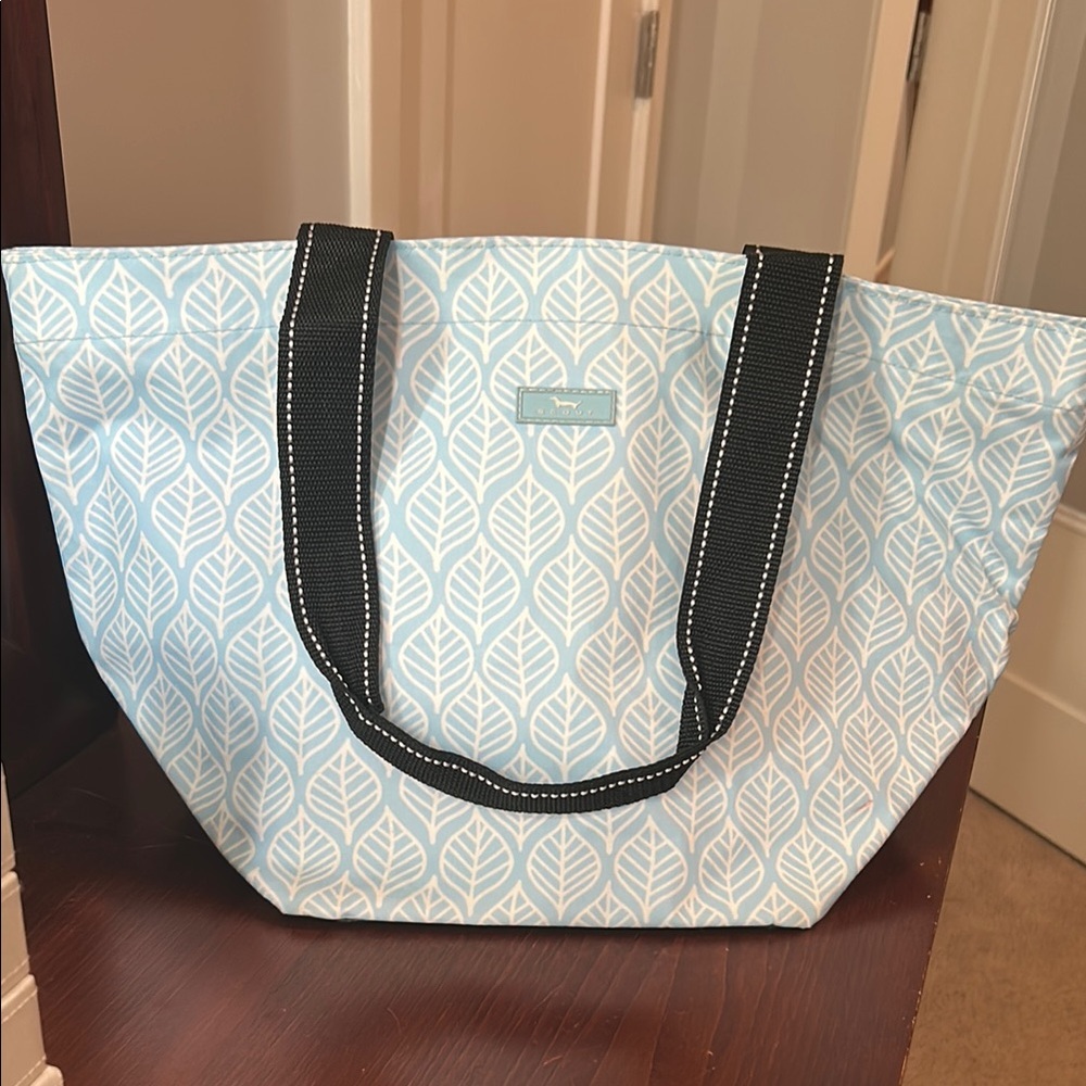 Scout Daytripper Tote in Light Blue Leaf Pattern
